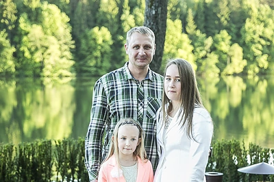 Į prabangų vakarėlį Andrius Šedžius atvyko lydimas dukrų: „Viskas gerai, Monika dar žmona“