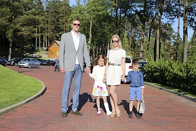 Krepšininkas Robertas Javtokas su žmona Vilma laukiasi trečio vaiko