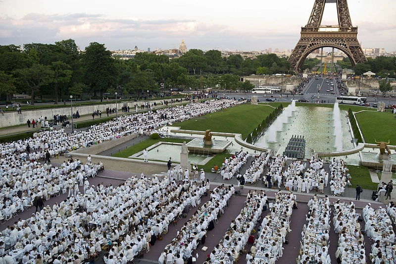 „Diner en Blanc“ – vakarienė baltai
