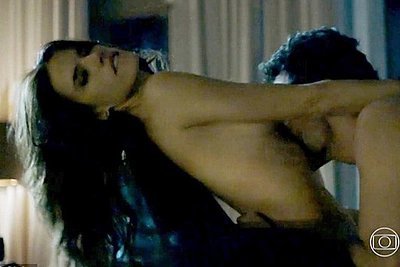 „Victoria's Secret“ angelas Alessandra Ambrosio brazilų seriale įsiamžino nuoga