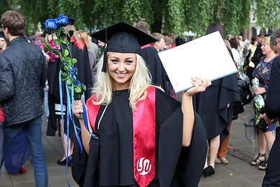 Kauno arkikatedroje Eglei Straleckaitei įteiktas šokio pedagogikos diplomas