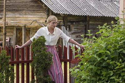 Seksualioji Toma Vaškevičiūtė ašarodama atvirai: apie ką yra filmas „Kunigo naudą velniai gaudo“