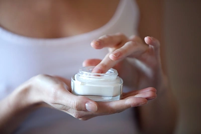 Jaunystės pažadas kremo indelyje: ką verta žinoti?