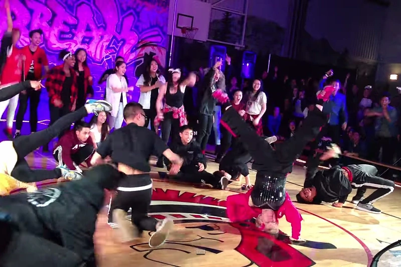 60-metės Shirley Clements šokis