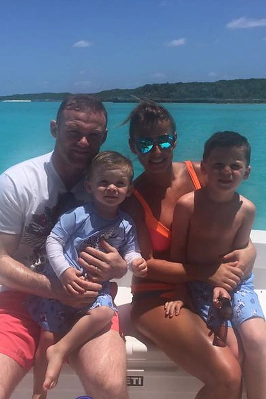 Wayne'as Rooney su žmona Coleen ir sūnumis