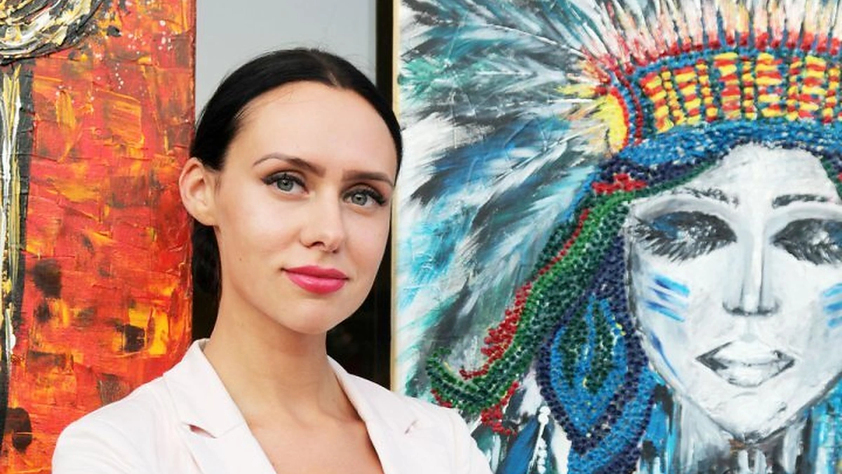 Gintė Ramutytė prie savo kūrinio