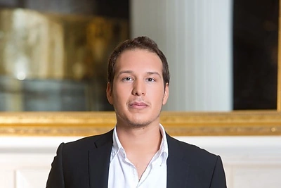 Ažiotažą sukėlusi tema: ar gali nepilnametės draugauti su vyresniais ir eiti į naktinį klubą?