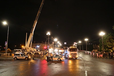 Nukeliamos Žaliojo tilto skulptūros