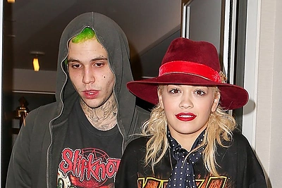 Dainininkė Rita Ora išsiskyrė su dizainerio Tommy Hilfigerio sūnumi Ricky