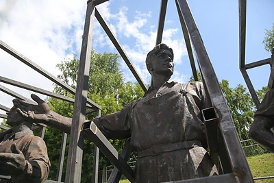 Nukeltos Žaliojo tilto skulptūros