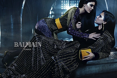 Seserys Kylie Jenner ir Kendall Jenner – mados namų „Balmain“ reklamoje