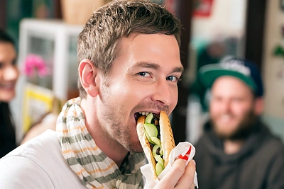 Dešrainio valgymo etiketas: kiek kąsnių reikia jam įveikti?