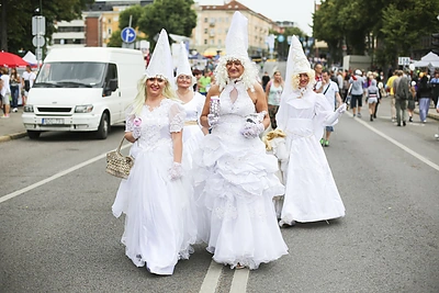 Baltame Jūros fiestos mieste siautė pusė milijono ryškiaspalvių svečių – gal atpažinsite ir save