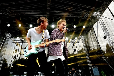 „Granatos Live“: vakarėlis pagal GJan, Jazzu, „Jungle“ ir pasaulį užkariavusių „Clean Bandit“ taisykles