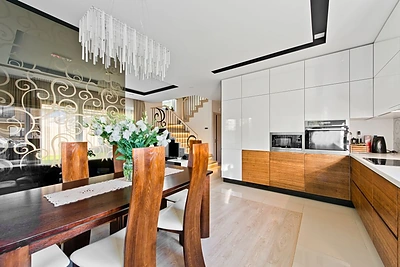 Interjero sprendimai: 100 kv. metrų kotedžo stilių padiktavo du daiktai iš senojo būsto