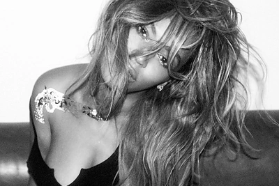 Beyonce reklamuoja naują mados apsėdimą – laikinas tatuiruotes