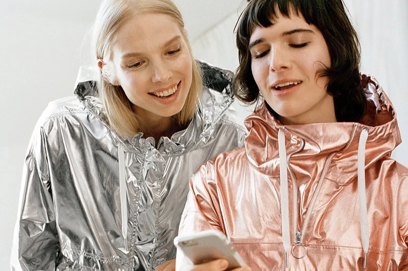 Valentijn De Hingh ir Hari Nef „& Other Stories“ reklaminėje kampanijoje