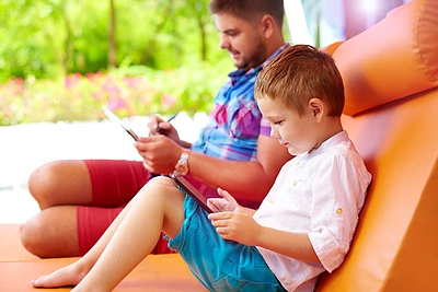 5 patarimai tėvams, kaip apsaugoti vaikus internete