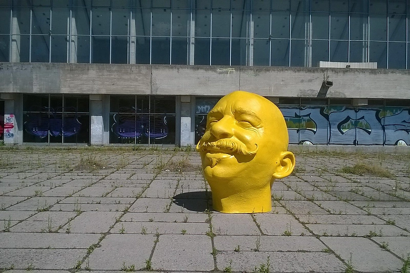 Miestui dedikuotas menas