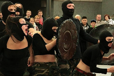 Miestui dedikuotas menas