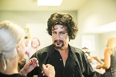 Filipą Kirkorovą įkūnijęs žinomas Lietuvos dainininkas tapo neatpažįstamas: spėkite, kas jis?