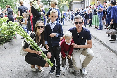 Vaida ir Deividas Česnauskiai su sūnumis Deividu ir Rojum