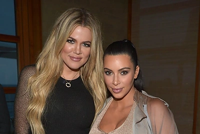 Khloe Kardashian ir Kim Kardashian