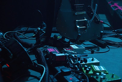 „Glass Animals“ koncerto akimirka