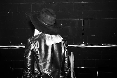 „Glass Animals“ koncerto publika