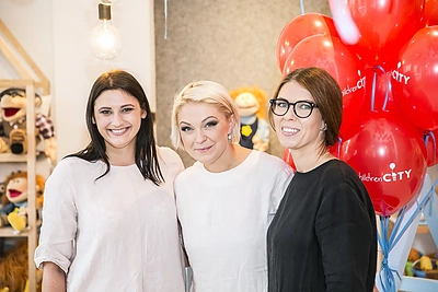 Agnė Grigaliūnienė (centre)