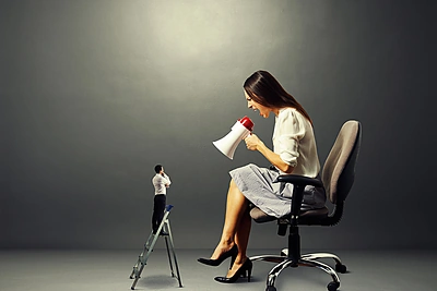 Santykių ekspertai Mažuoliai pataria. Situacija – vyras „po padu“. Kaip jam išsilaisvinti?