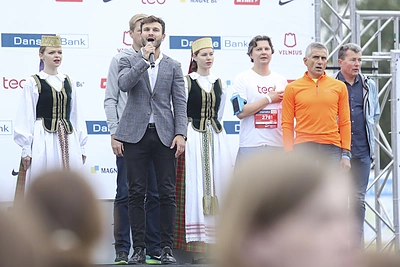 Lietuvos himną giedojęs Vaidas Baumila paskelbė bėgikų šventės startą