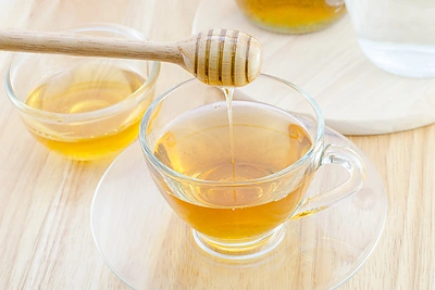 Kodėl rytą verta pradėti stikline vandens su medumi?