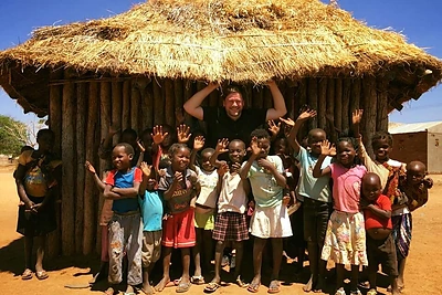 Kas privertė Merūną Vitulskį sprukti nuo mažamečių mozambikiečių?