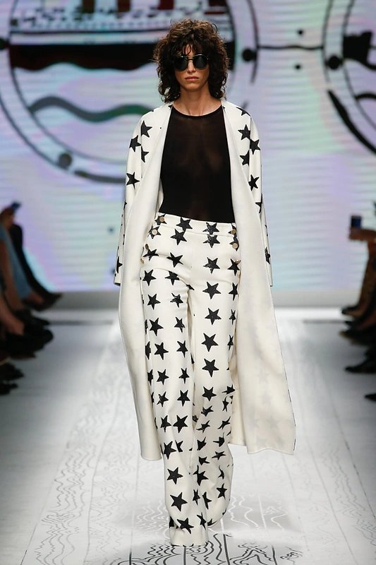 „Max Mara“ 2016 m. pavasario-vasaros kolekcijos modelis