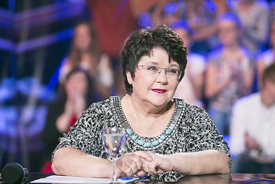 Zita Kelmickaitė apie būrimus: Sužadėtuvių žiedelį keisdavo riešutai