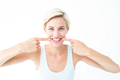 Svajojate apie baltesnius dantis? 6 paprastos priemonės