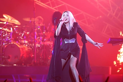 Į šou „Aš – Karalienė“ tūkstančius gerbėjų sukvietusi Džordana scenoje pasirodė pasikeitusi