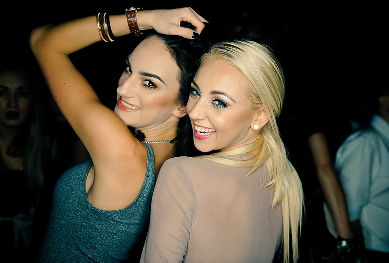 Eglė Straleckaitė su bičiule