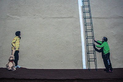 Piešiniu išmarginta siena Alytuje