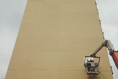 Piešiniu išmarginta siena Alytuje