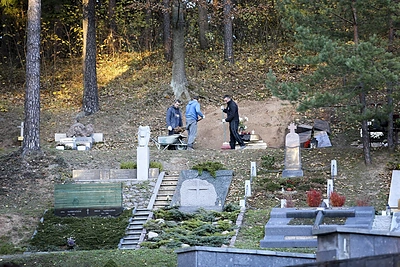 Ant Vytauto Šapranausko kapo pastatytas paminklas