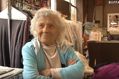 Šimtametė, kuri vis dar dirba 6 dienas per savaitę