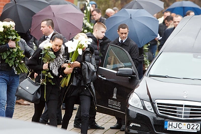 Vita Jakutienė draugo laidotuvėse