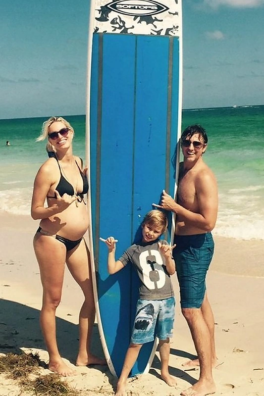 Karolina Kurkova su vyru Archie Drury ir sūnumi Tobinu