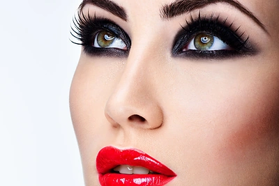 5 makiažo tendencijos, netinkančios biure