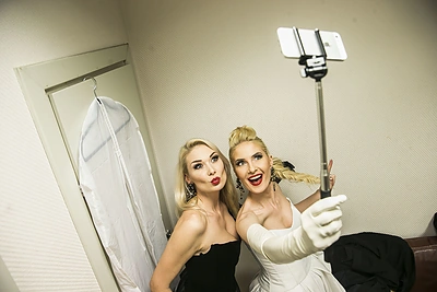 Seserys Natalija Bunkė ir Kristina Ivanova pirmą kartą uždainavo duetu: žiūrėkite video