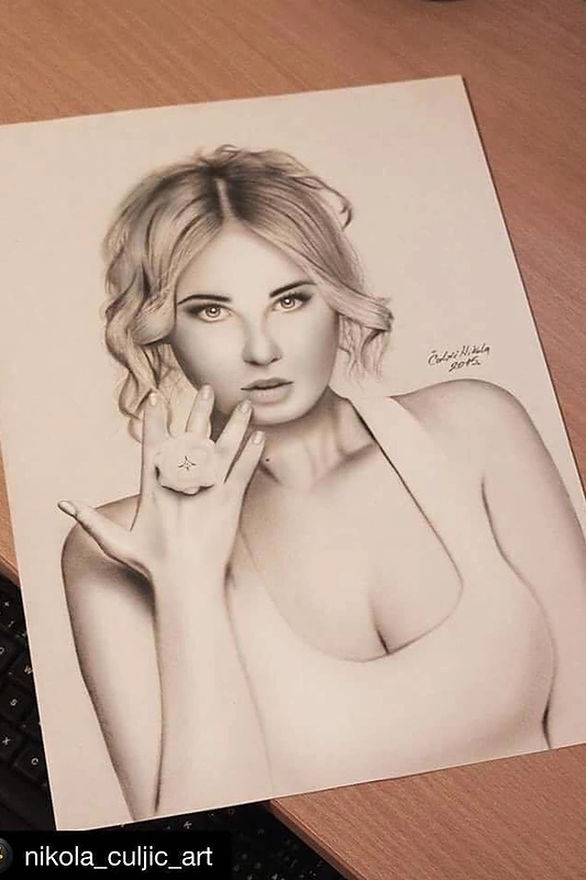 Simona Milinytė gavo dovanų Nikola Čuljić pieštą portretą