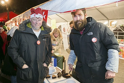 Žinomi žmonės Vilniuje pilstė „Maltiečių sriubą“: Vytaras Radzevičius vaišino savo firmine chašlama