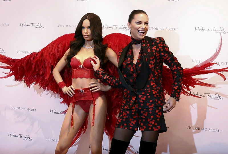 Adriana Lima su savo vaškinė figūra